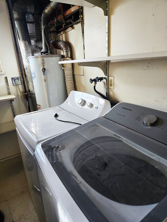 Building Photo - Fitz