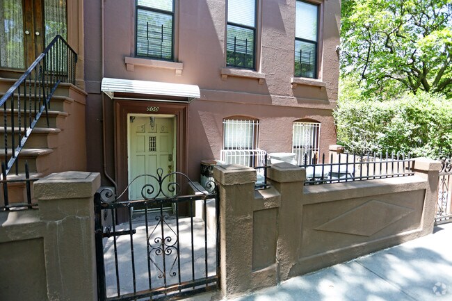 Foto del edificio - 500 Clinton St