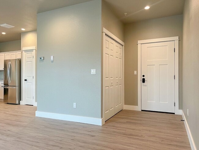 Building Photo - 2 bed/ 1.5 bath in Brand New Soldier Ridge...