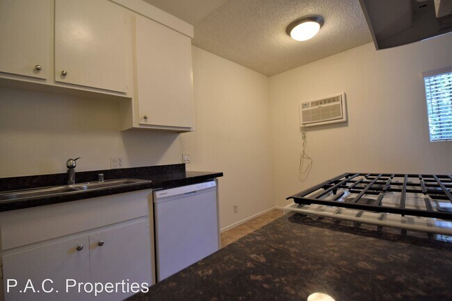 Building Photo - 1 br, 1 bath Apartment - 7101 Haskell Aven...