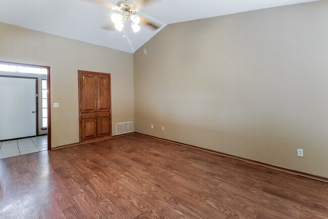 Building Photo - 2600 Amy Ct