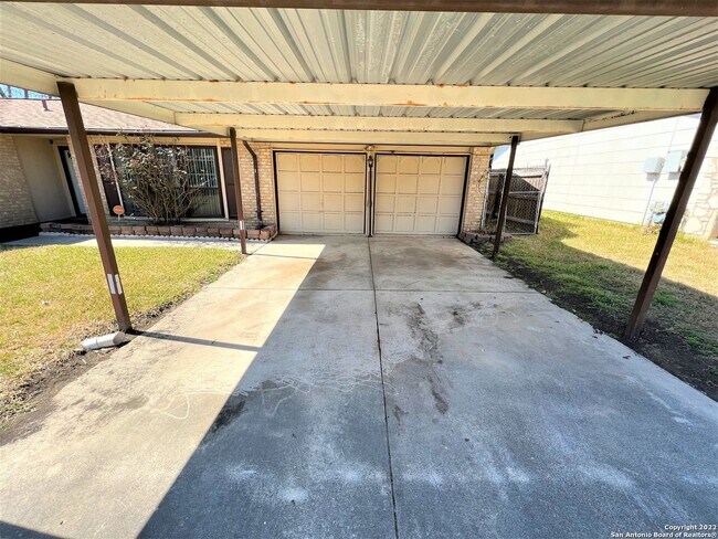 Foto del edificio - 8327 Glen Ct