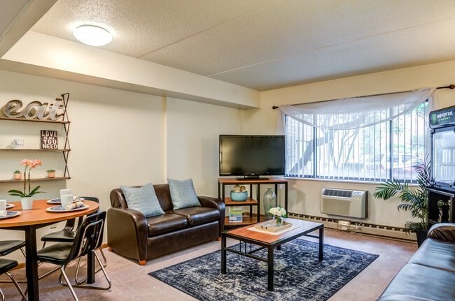 Building Photo - Meridian on College Avenue