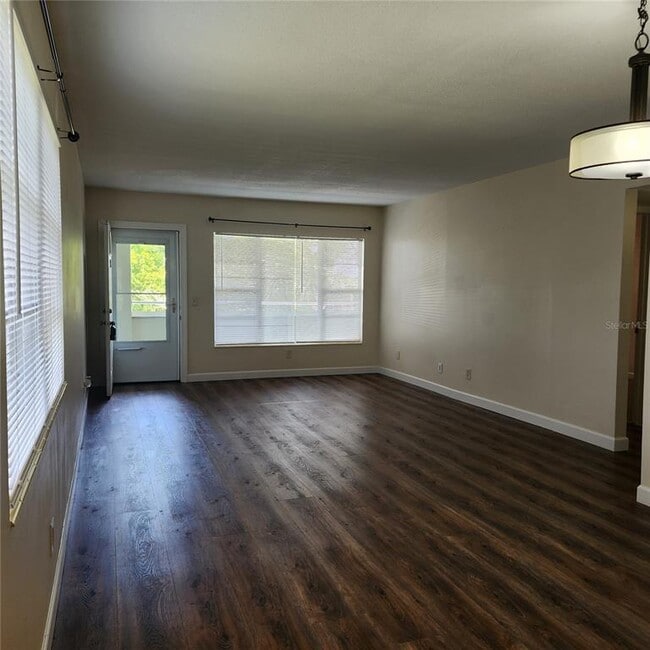 Building Photo - 2448 Columbia Dr