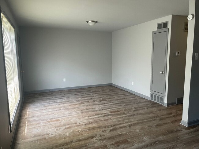 Foto del edificio - ADORABLE CORNER LOT HOME FOR RENT