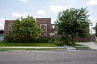 Building Photo - 11 W Primrose Ave