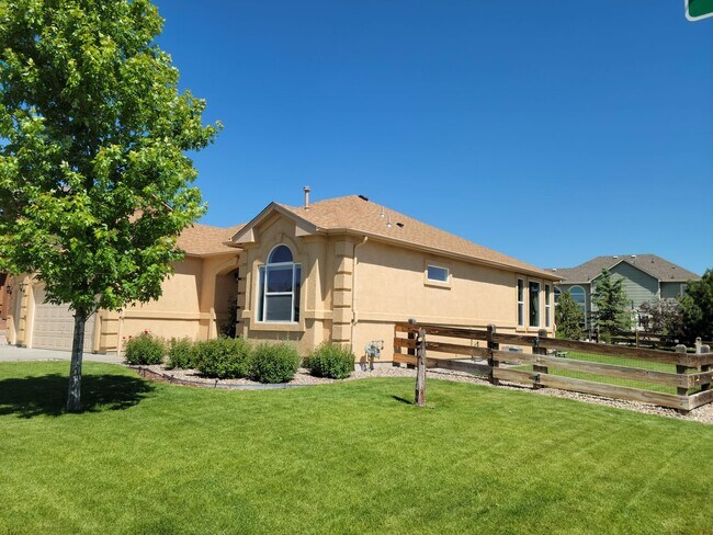 Foto del edificio - 5 Bed 3 Bath Ranch w/ AC - Available Now! ...