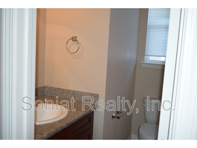 Building Photo - 4113 Hollygrove St