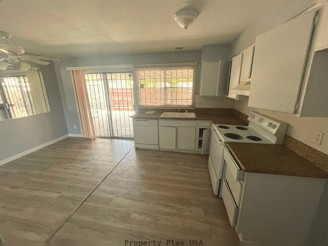 Photo - "Charming 2-Bed, 2-Bath Oasis in Phoenix – Cozy Comfort Awaits!" Apartment