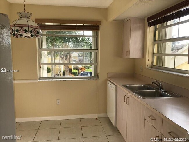 Foto del edificio - 2534 SE 19th Pl