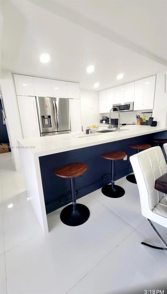 Foto del edificio - 250 Galen Dr