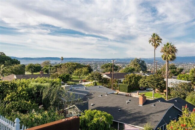 Building Photo - 5113 Vía El Sereno