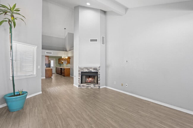 Building Photo - 10901 Highwood Way
