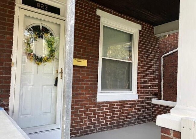 Building Photo - 3 Bedroom 1 Bath House For Rent In Harrisb...
