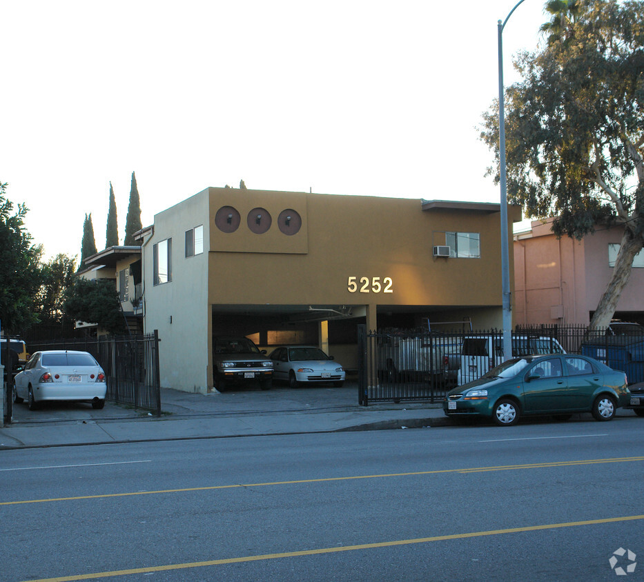 Foto del edificio - 5252 Cahuenga Blvd