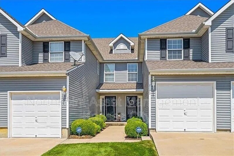 2125 SW Gooseberry Ln, Lee's Summit, MO 64082 House Rental in Lee's