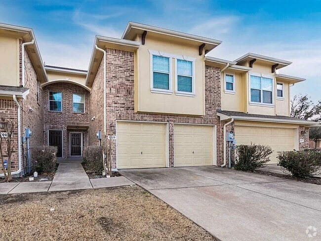Building Photo - 9829 Fleetwood Dr