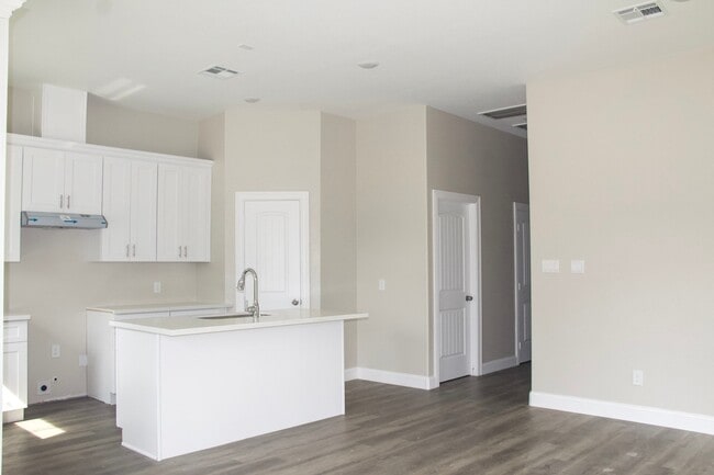 Foto del edificio - 8309 Parker Rd