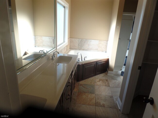 Foto del edificio - 3 br, 2 bath House - 4800 Prospect Farm Rd