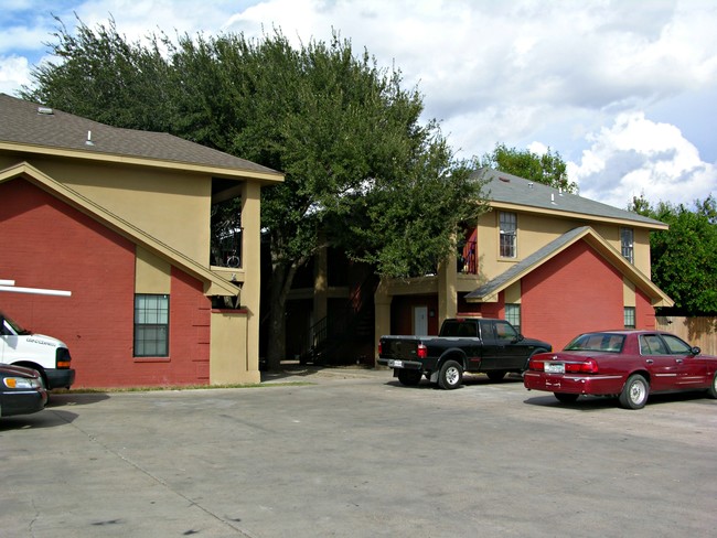 Building Photo - 916-918 W Caffery St