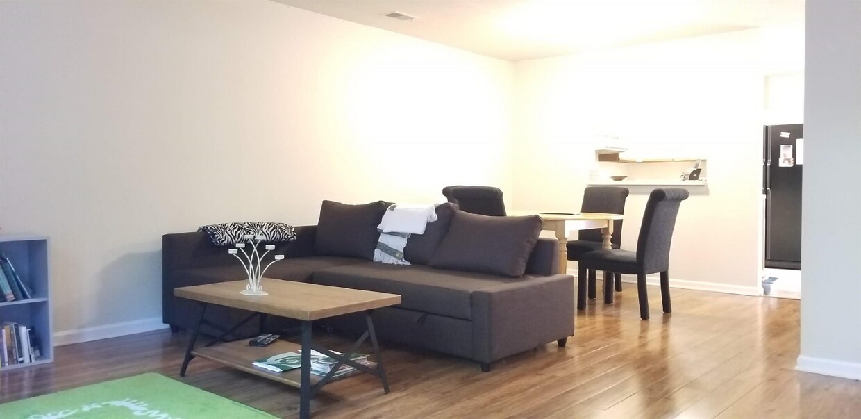 Foto principal - Convenient and Affordable N.Bethesda Condo