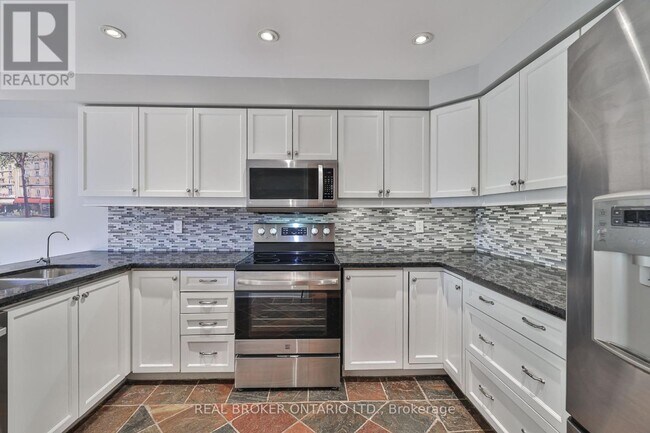 Building Photo - 429 Levanna Ln