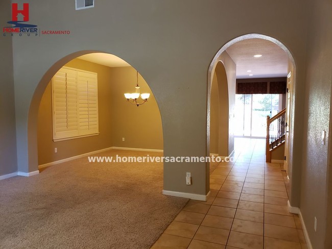 Building Photo - 1242 Villagio Dr