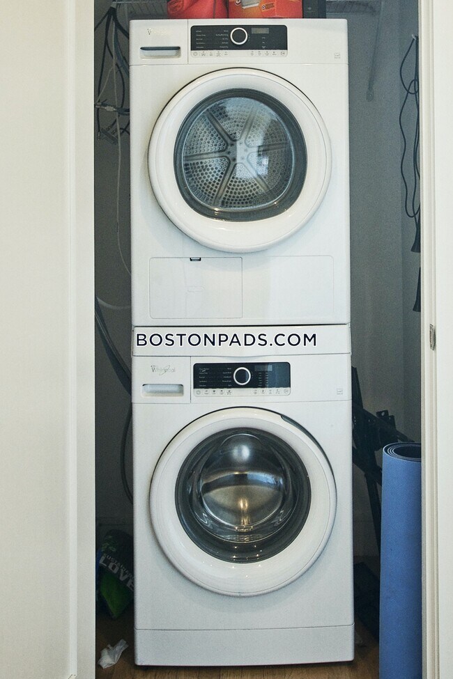 Foto del edificio - 877 Beacon St