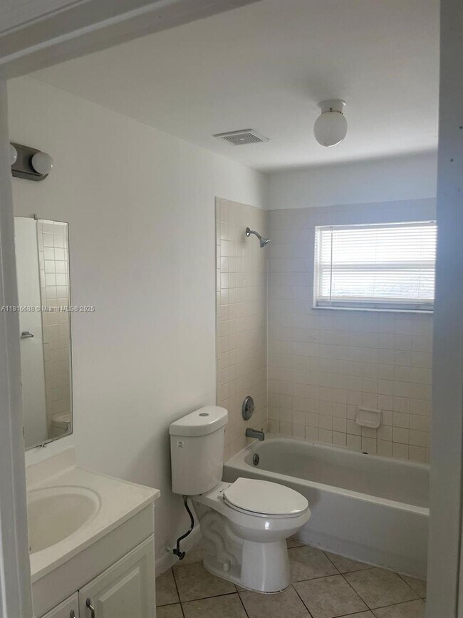 Foto del edificio - 2321 NW 6th Ct