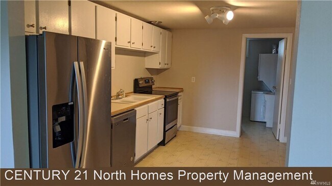Building Photo - 2 br, 1 bath House - 830 2nd St #2