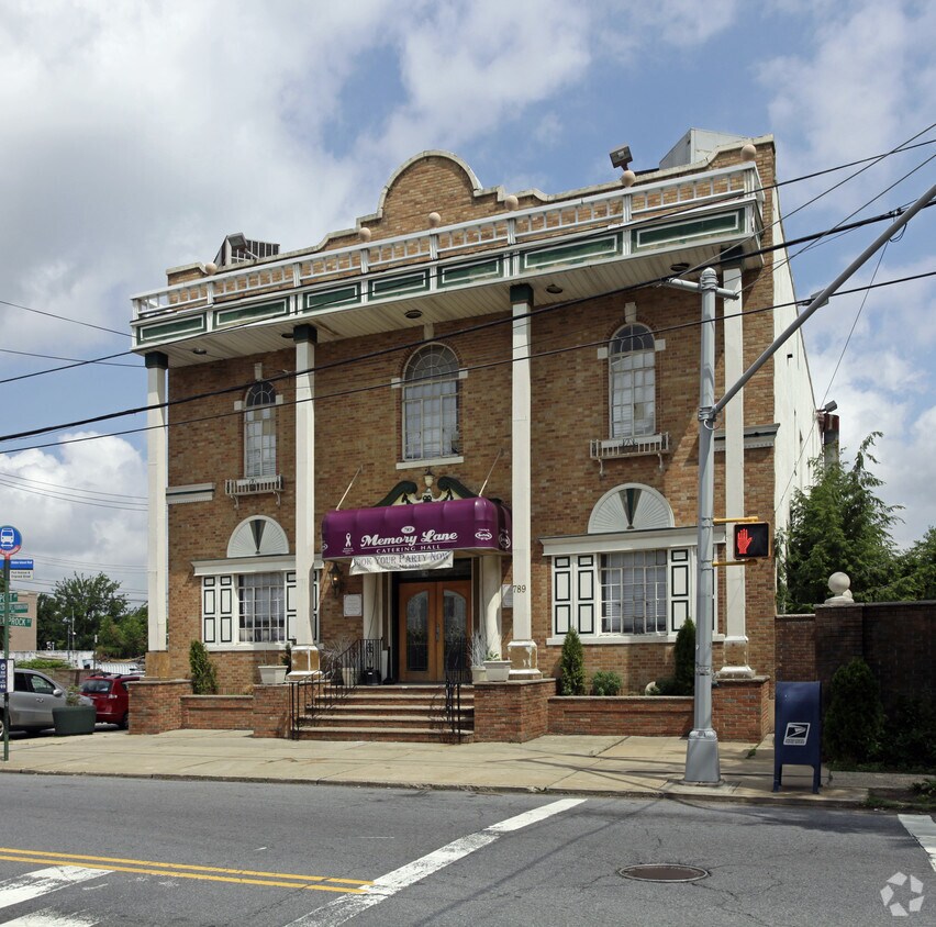 Building Photo - 781 Post Ave
