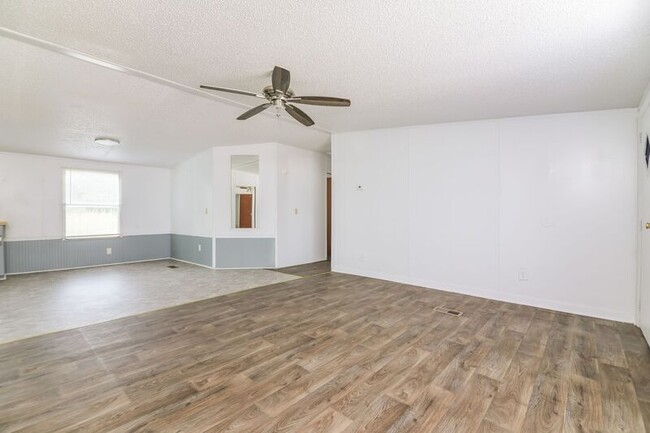 Building Photo - 2137 Coral Dr