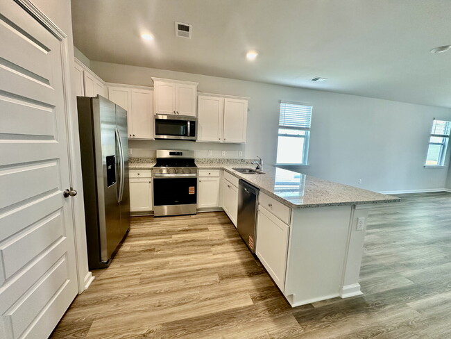 Building Photo - Four Bedroom Single Level Home in the Retreat at East Argent!