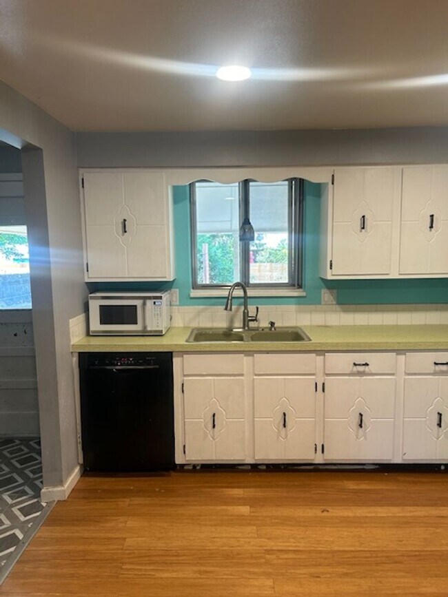Foto del edificio - 3-bedroom home close to downtown Longmont ...