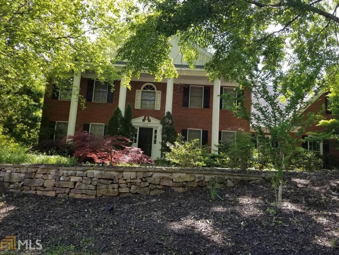 Foto del edificio - 3010 Shallowford Park Manor