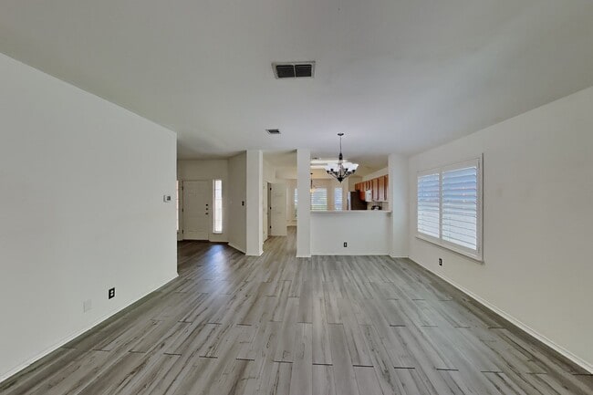 Building Photo - 4611 Echo Lake Dr