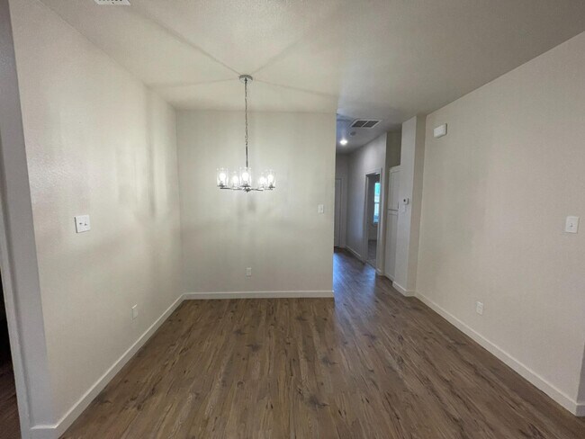 Foto del edificio - 10908 Aberdeen Ave