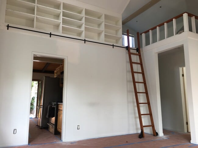Building Photo - 347 6th Ave