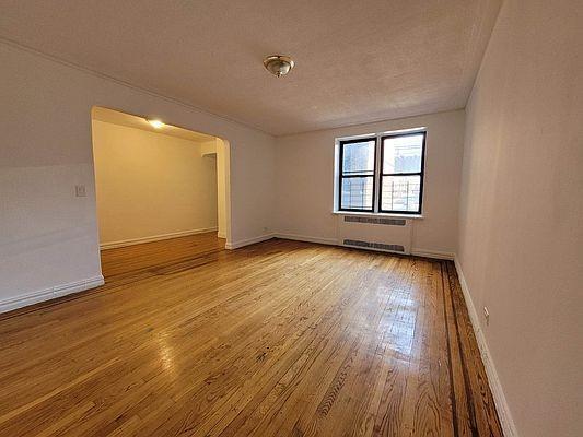 Foto del edificio - 2 bedroom in BRONX NY 10465