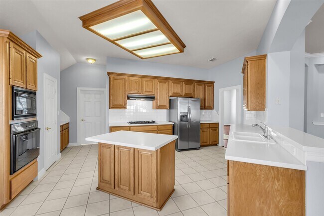 Foto del edificio - 35 W Pines Dr