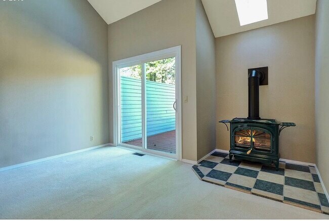 Building Photo - 15252 Boones Way