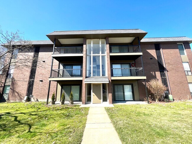 Building Photo - Moon Township- Updated 1 bedroom 1 Bathroo...