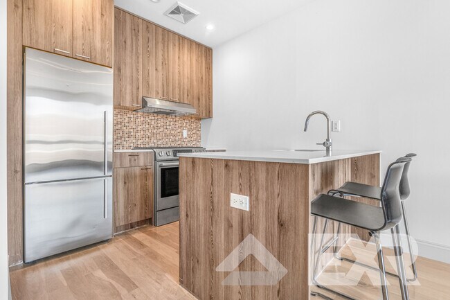 Building Photo - 1094 Madison St