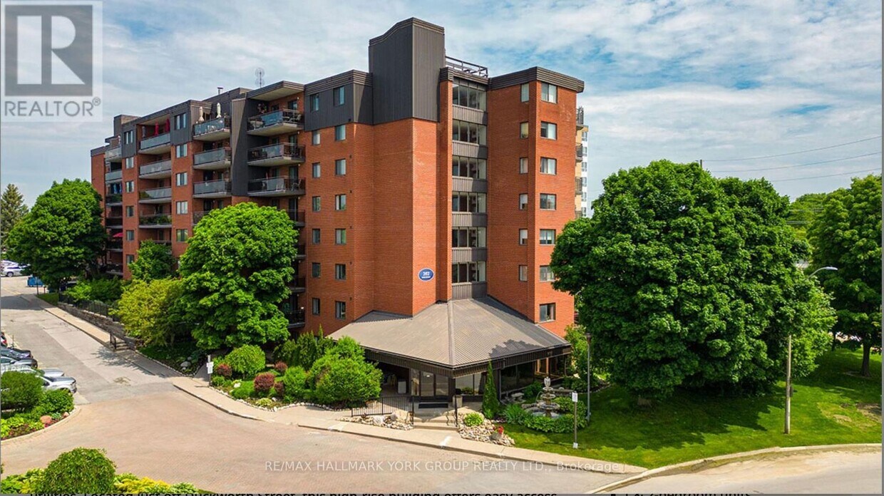 Primary Photo - 262-262 Rose St