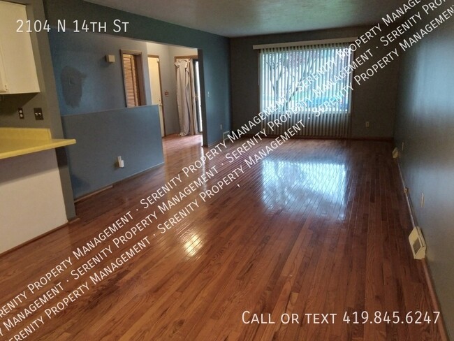 Building Photo - Stunning Two Bed One Bath AVAILABLE NOW!!!