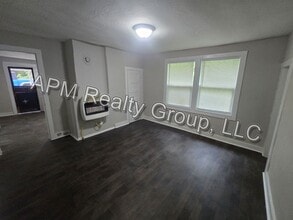 Building Photo - 1215 King St
