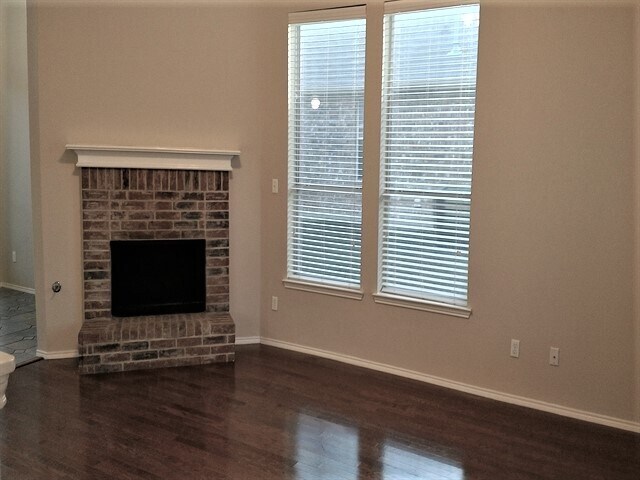 Foto del edificio - 156 Weston Ct