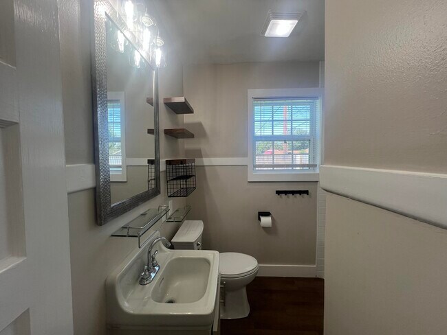 Building Photo - 2202 28th St