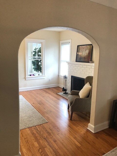 Foto del edificio - 2538 Dellwood Ave
