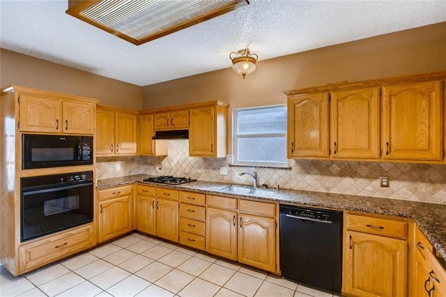 Building Photo - 3400 Apple Blossom Ln